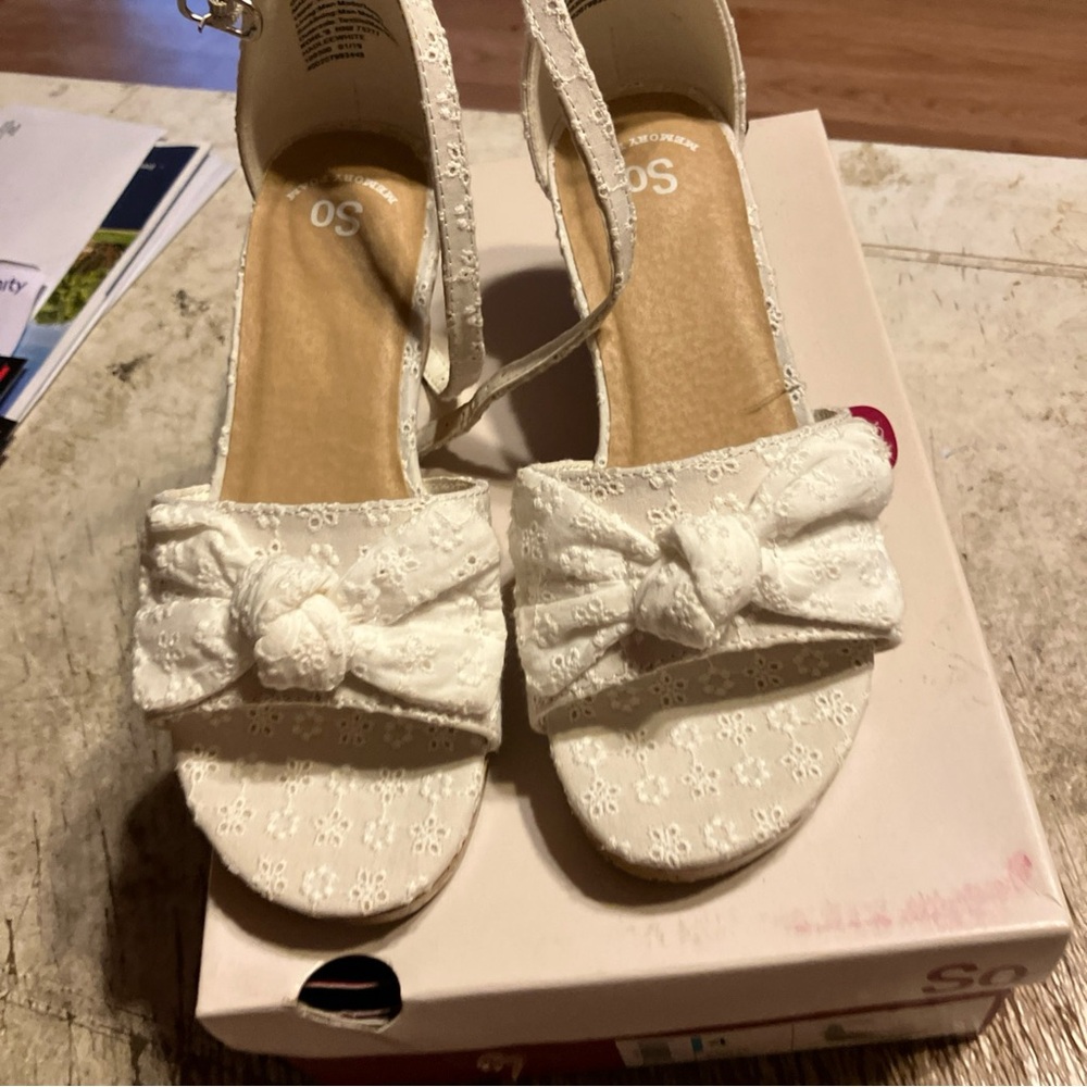 SO White Bow Sandals